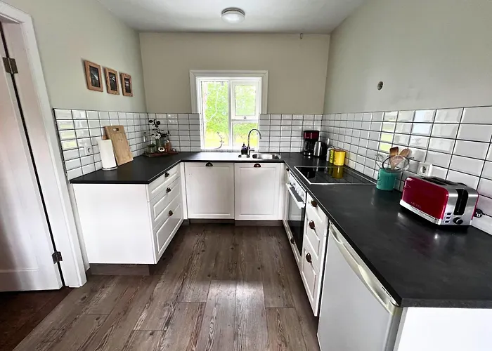 Finnsstathir Holiday Home With Hot Tub